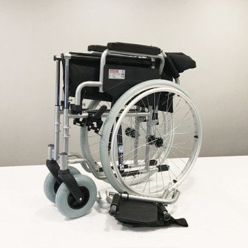 P111 | Katlanır Tekerlekli Sandalye 120 kg taşır